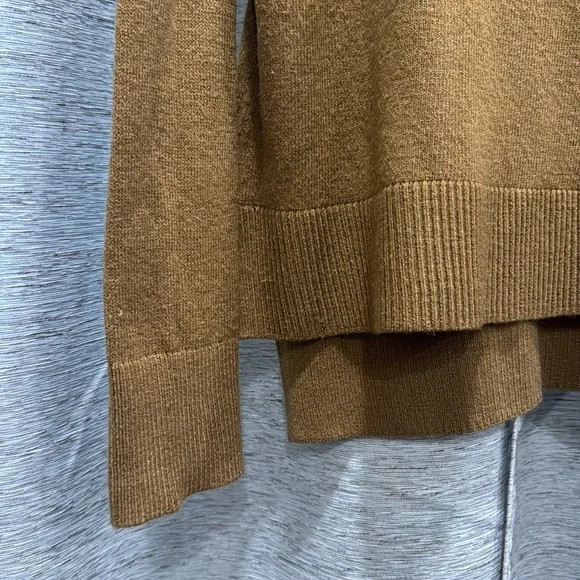 🚨2/$10‼️Banana Republic Sweater - Picture 5 of 7